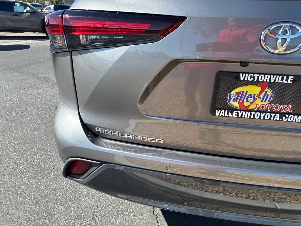 New 2026 Toyota Highlander Limited AWD/4WD image 4