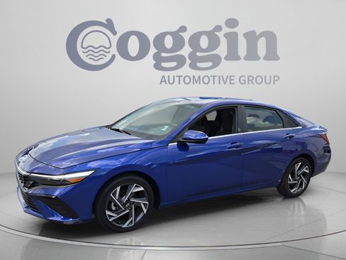 Used 2025 Hyundai Elantra SEL FWD image 1
