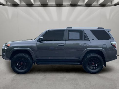 Used 2022 Toyota 4Runner SR5 Premium w/ Moonroof Package AWD/4WD image 2