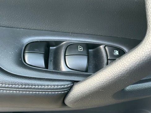 Used 2015 Nissan Rogue SV w/ SV Premium Package image 22