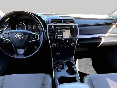 Used 2016 Toyota Camry SE w/ Moonroof Package image 14