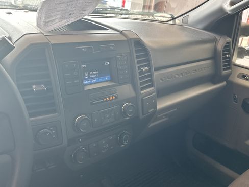 Used 2017 Ford F250 XL w/ Power Equipment Group image 4