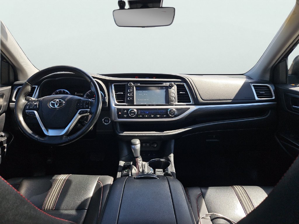 Used 2019 Toyota Highlander SE AWD/4WD image 11