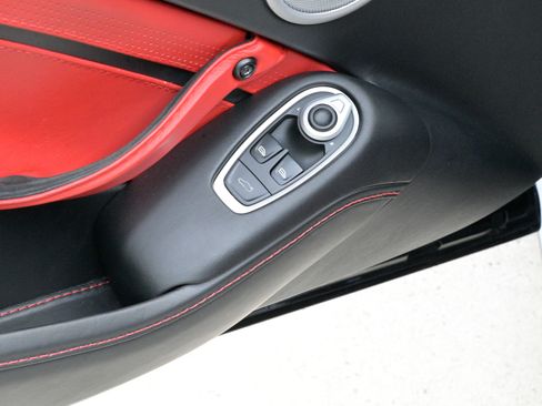 Used 2019 Aston Martin V8 Vantage Coupe image 22