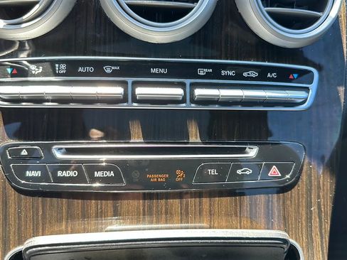 Used 2019 Mercedes-Benz GLC 300 4MATIC image 11