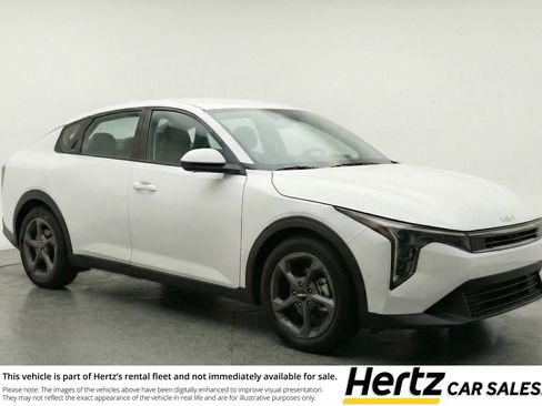 Used 2025 Kia K4 LXS image 1