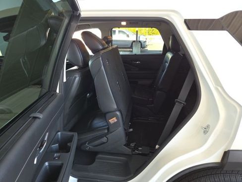 Used 2023 Nissan Pathfinder SL image 49