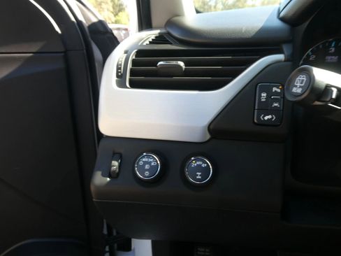 Used 2019 GMC Yukon XL SLT image 18