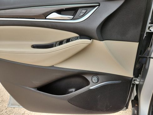 Used 2018 Buick Enclave Essence FWD image 13