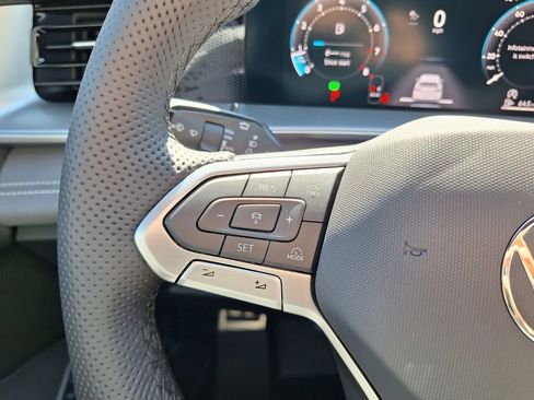 New 2026 Volkswagen Tiguan SE R-Line image 18