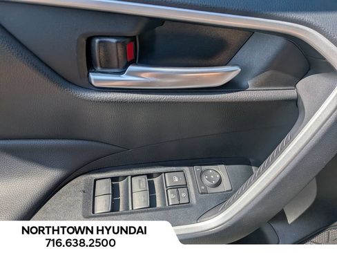 Used 2025 Toyota RAV4 XLE AWD/4WD image 28