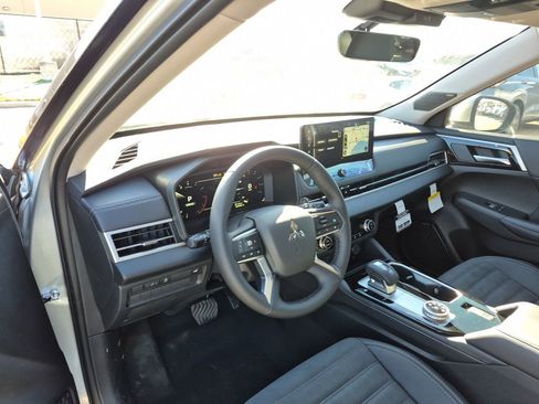 New 2026 Mitsubishi Outlander SE image 32
