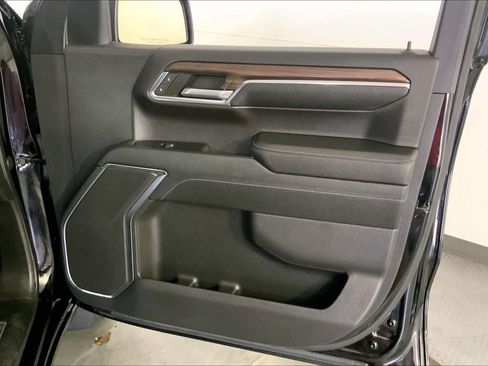 Used 2023 Chevrolet Silverado 1500 LT AWD/4WD image 25