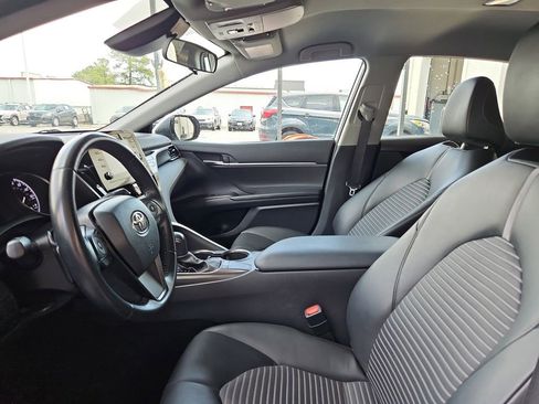 Used 2022 Toyota Camry SE image 12