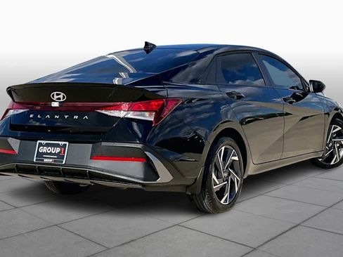 Certified 2025 Hyundai Elantra Sport image 24
