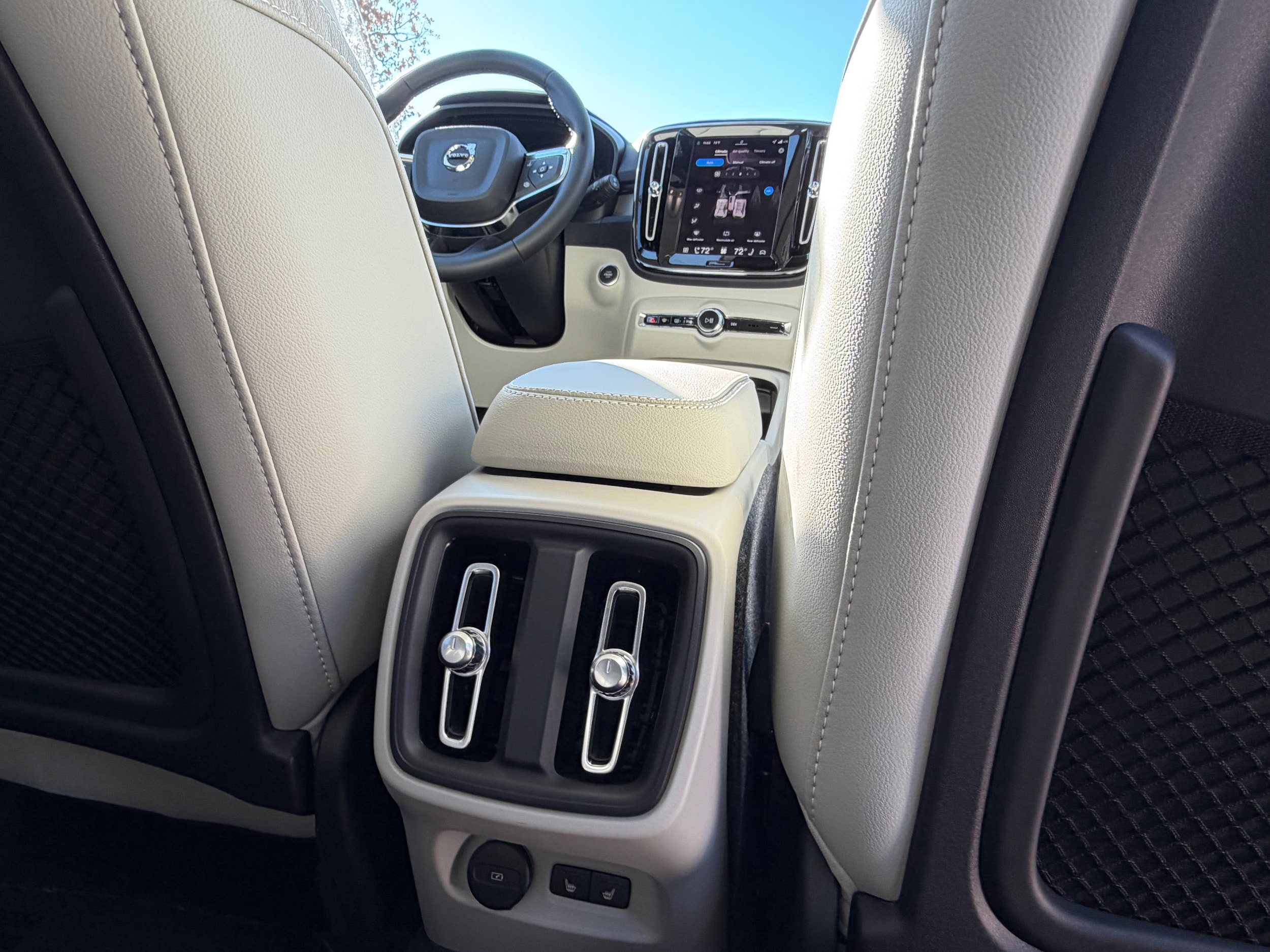 New 2026 Volvo XC40 B5 Plus w/ Protection Package Premier AWD/4WD image 11