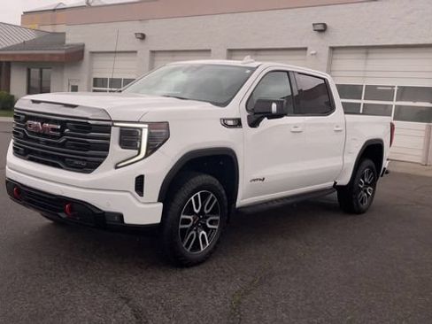 Used 2022 GMC Sierra 1500 AT4 w/ AT4 Premium Package AWD/4WD image 5