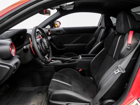 Used 2025 Toyota GR86 Premium w/ ALL Weather Mat Package (TMS) RWD image 4