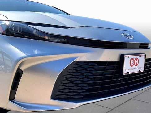 Used 2025 Toyota Camry LE FWD image 28