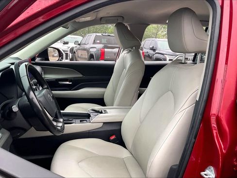 Used 2024 Toyota Grand Highlander XLE image 8