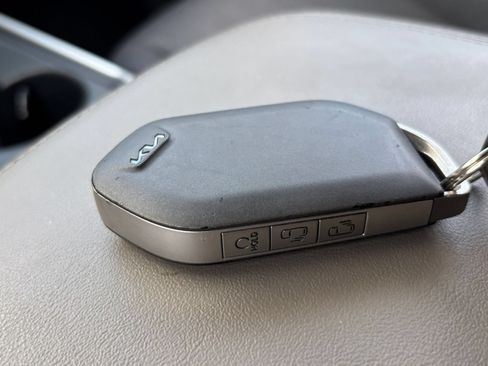 Used 2026 Kia Carnival FWD image 22
