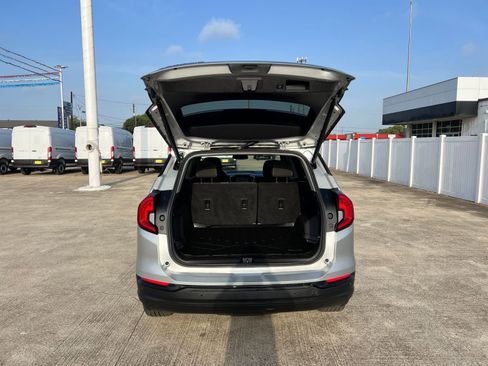 Used 2022 GMC Terrain SLE w/ Driver Convenience Package FWD image 13