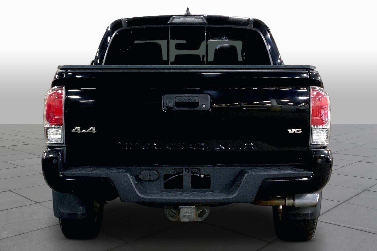 Used 2018 Toyota Tacoma Limited AWD/4WD image 5