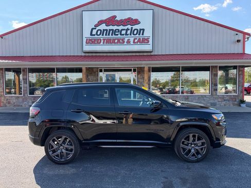 Used 2024 Jeep Compass Limited w/ High Altitude Package AWD/4WD image 3