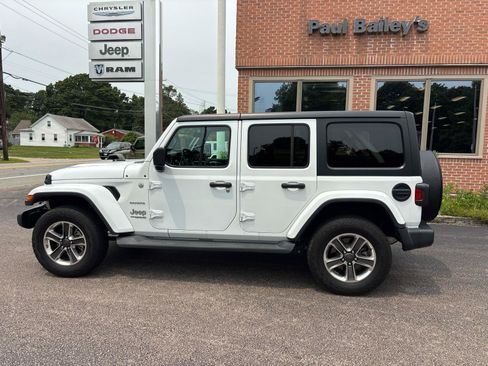 Used 2019 Jeep Wrangler Unlimited Sahara w/ Cold Weather Group AWD/4WD image 2