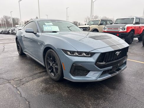 Used 2025 Ford Mustang GT image 4