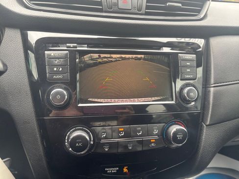 Used 2020 Nissan Rogue S w/ Special Edition Package image 23