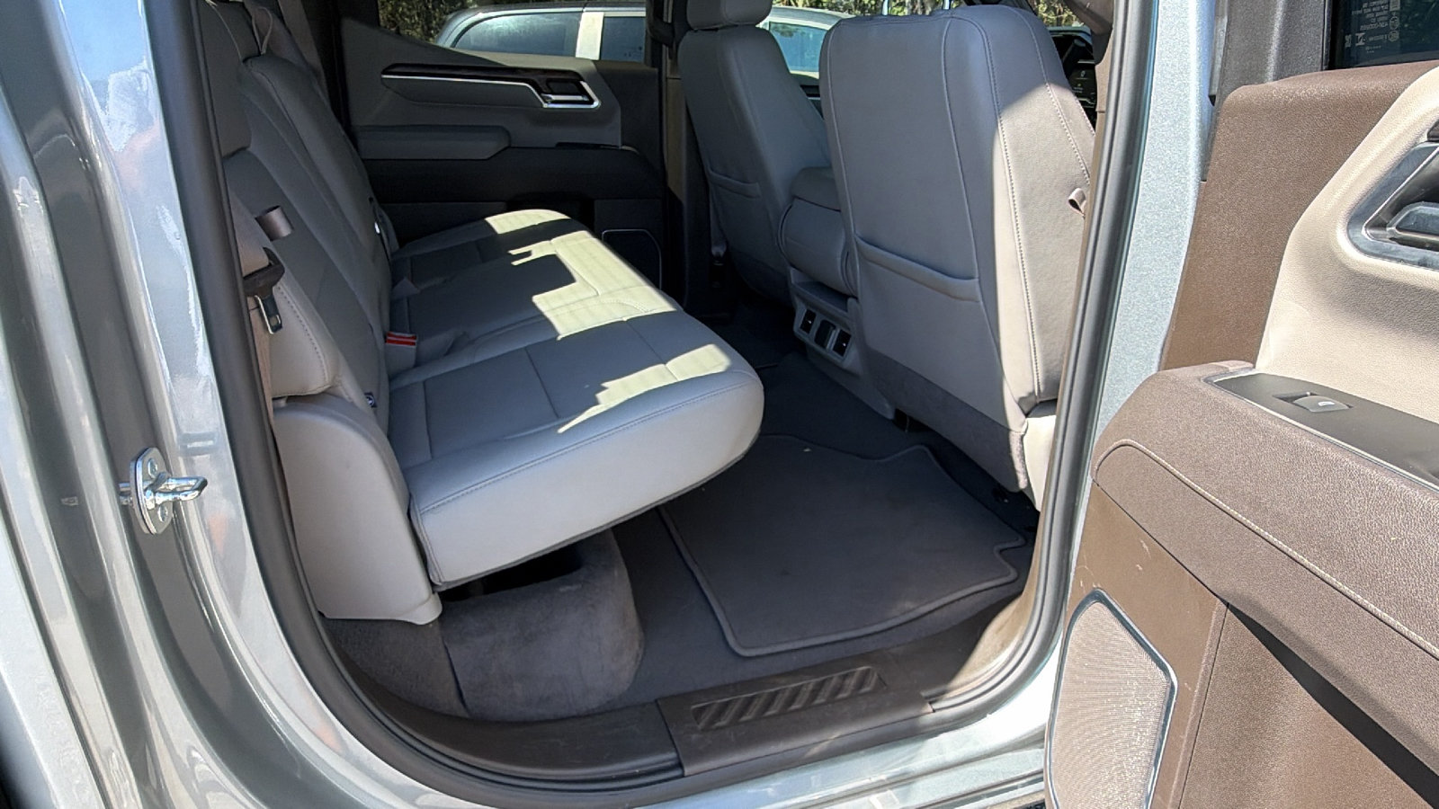 Used 2025 GMC Sierra 1500 SLT AWD/4WD image 21