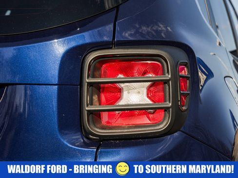 Used 2017 Jeep Renegade Latitude w/ Cold Weather Group image 7