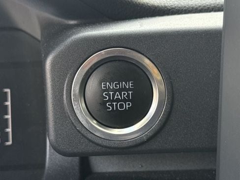 Used 2025 Toyota 4Runner SR5 AWD/4WD image 22