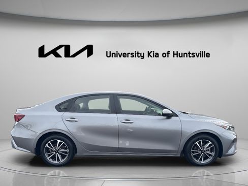 Used 2022 Kia Forte LXS image 8