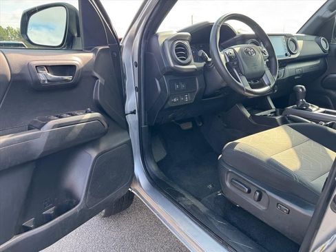 Used 2023 Toyota Tacoma TRD Sport w/ Advanced Technology Package image 12