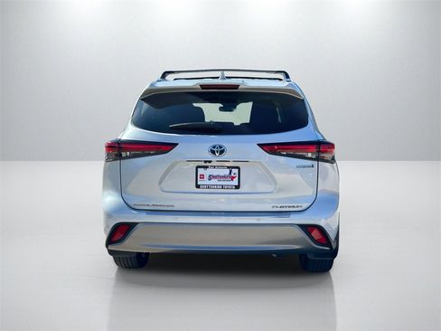 Used 2023 Toyota Highlander Platinum image 6