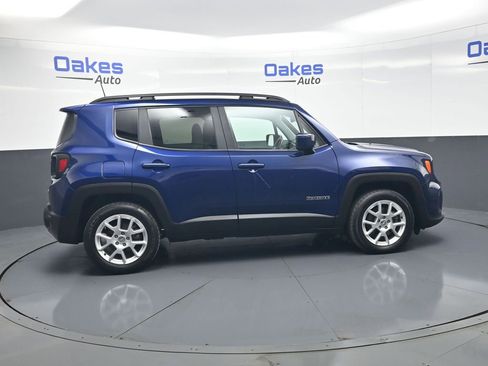 Used 2019 Jeep Renegade Latitude w/ Cold Weather Group FWD image 9