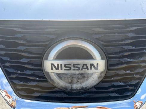Used 2018 Nissan Rogue SV w/ Premium Package FWD image 9