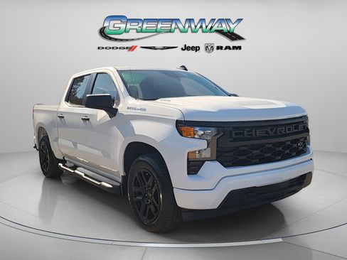Used 2025 Chevrolet Silverado 1500 Custom image 1