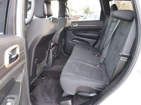 Used 2017 Jeep Grand Cherokee Laredo w/ Quick Order Package 23E AWD/4WD image 12