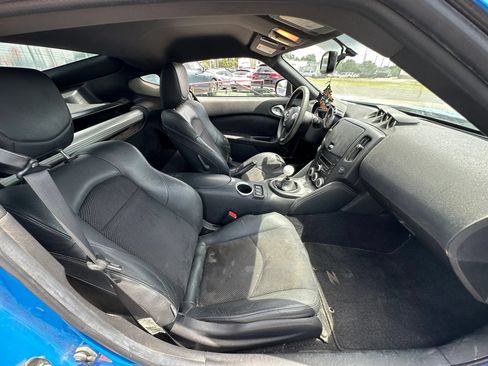 Used 2009 Nissan 370Z Touring w/ Sport Pkg RWD image 10