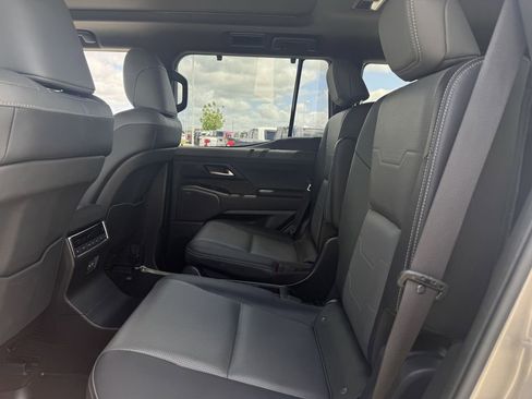 Used 2024 Lexus GX 550 w/ Accessory Package (2T) image 30