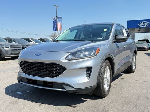 Used 2022 Ford Escape SE w/ Cold Weather Package image 3
