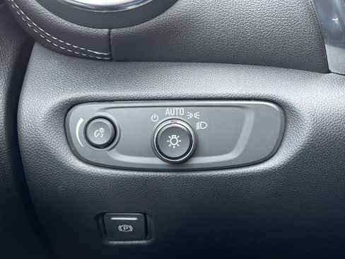 Used 2023 Chevrolet Blazer LT image 17