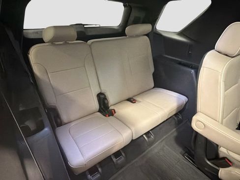 Used 2023 Chevrolet Traverse Premier AWD/4WD image 23