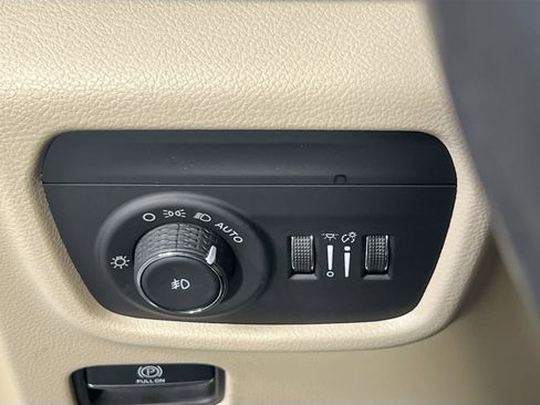 Used 2022 Jeep Grand Cherokee Limited w/ Trailer Tow Prep Group (B) image 10