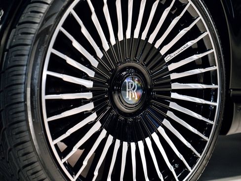 Used 2015 Rolls-Royce Phantom Drophead Coupe image 26