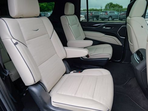 Used 2023 Cadillac Escalade ESV Sport w/ Touring Package AWD/4WD image 34