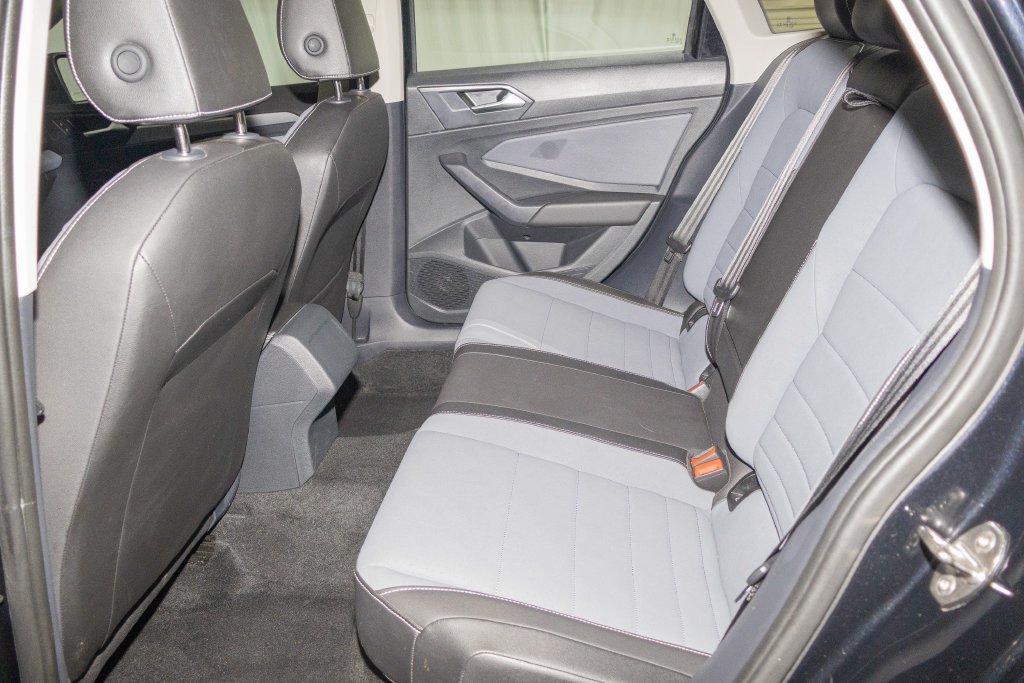 Used 2025 Volkswagen Jetta SE FWD image 12